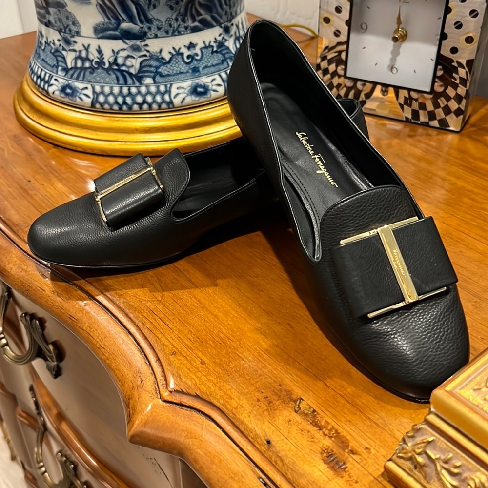 Worn once!  The classic shoe!